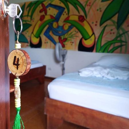 Miss Miriam. Hotel Frente Al Mar ตอร์ตูเกโร ภายนอก รูปภาพ