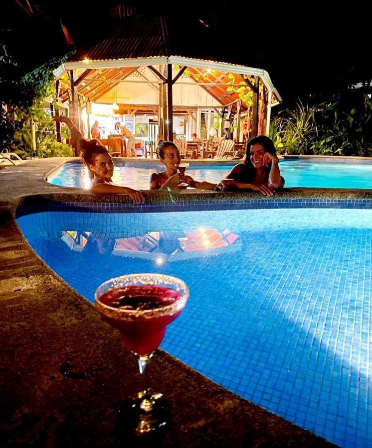 Miss Miriam. Hotel Frente Al Mar ตอร์ตูเกโร ภายนอก รูปภาพ