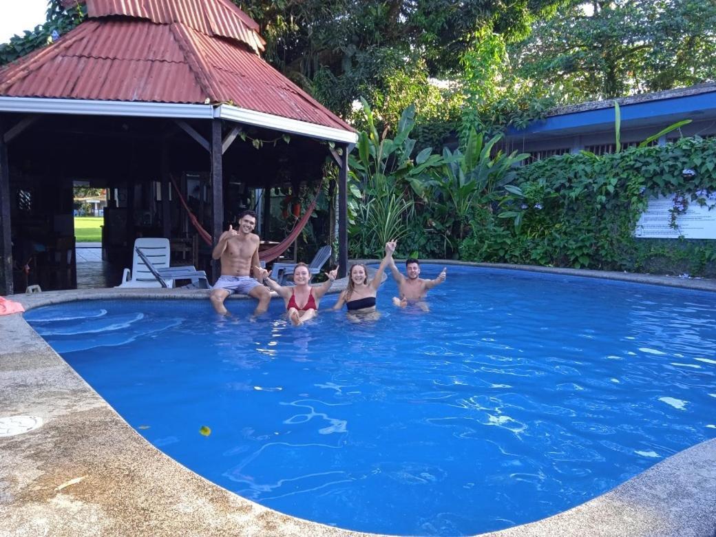 Miss Miriam. Hotel Frente Al Mar ตอร์ตูเกโร ภายนอก รูปภาพ