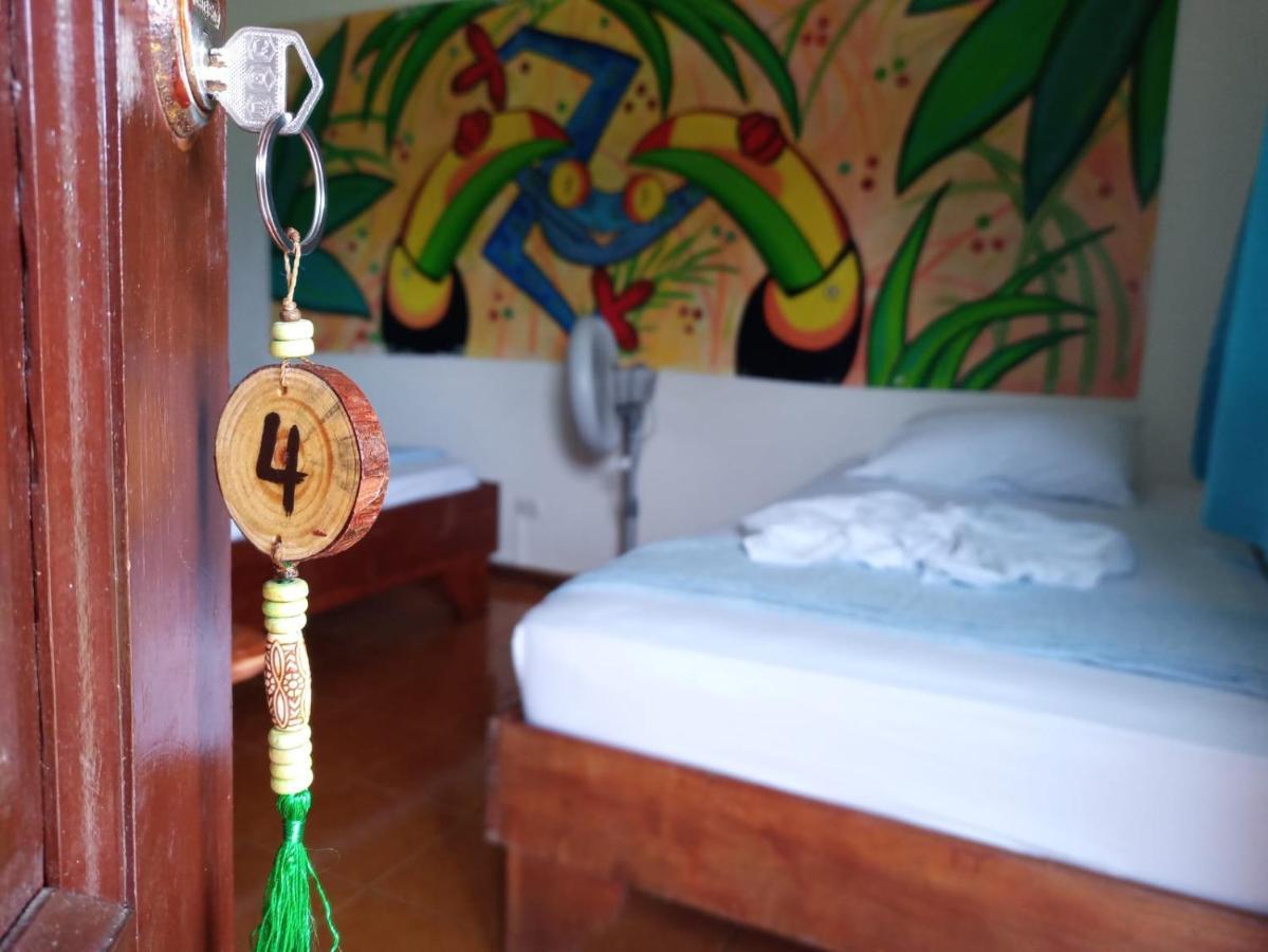 Miss Miriam. Hotel Frente Al Mar ตอร์ตูเกโร ภายนอก รูปภาพ